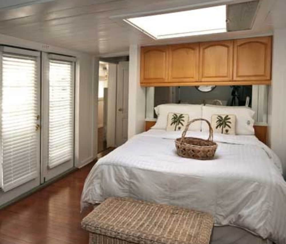 Фото Bungalow Beach Resort