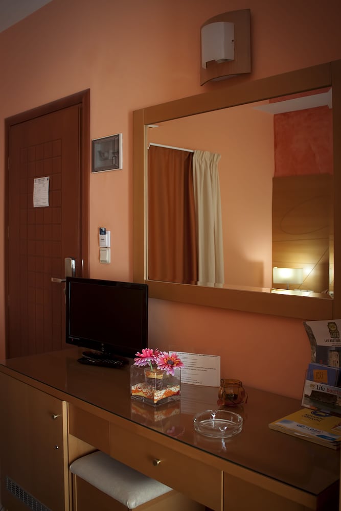 Фото Life Hotel
