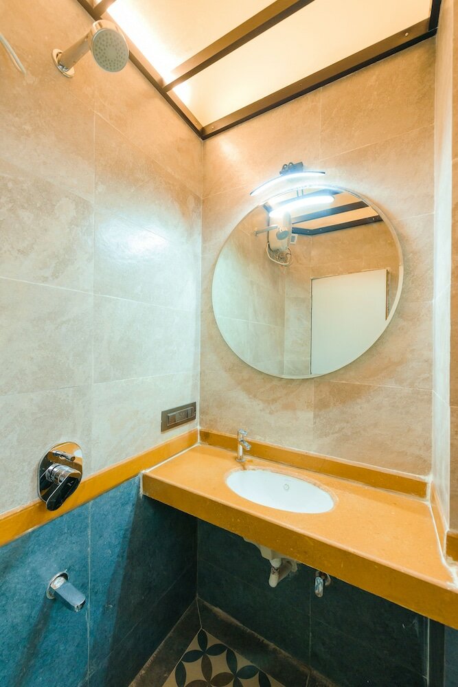 Фото Travellers Inn Mumbai