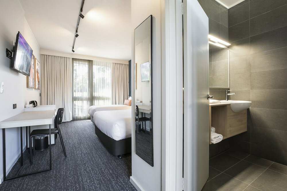 Фото Nightcap at Sandown Park Hotel