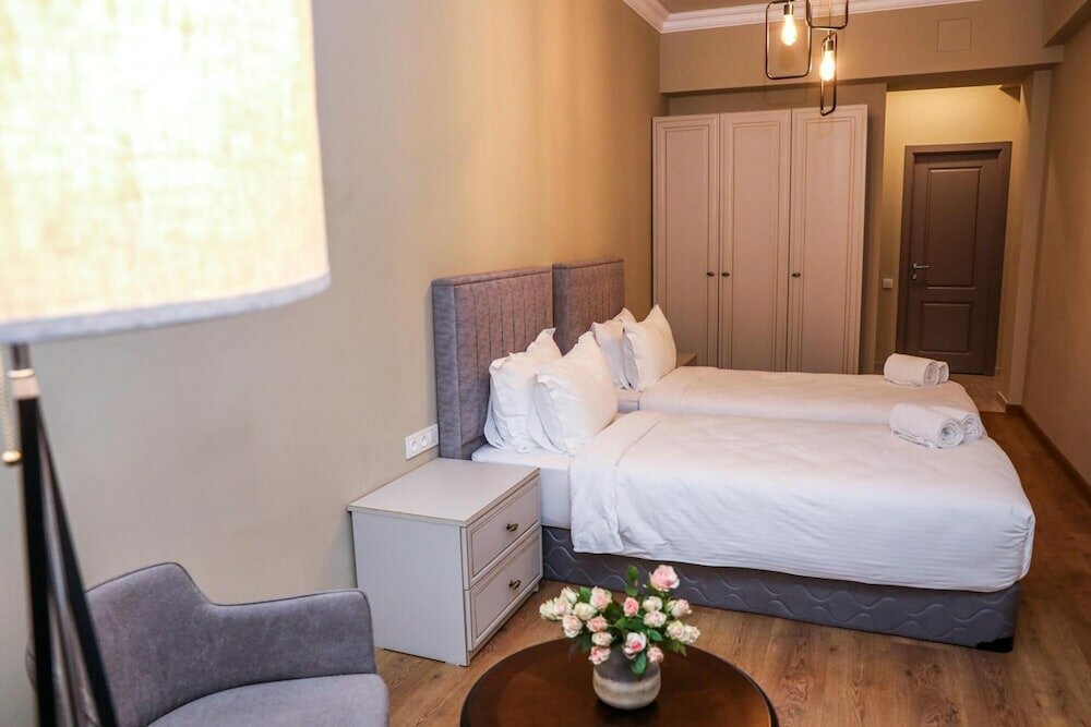 Фото A Hotel Yerevan