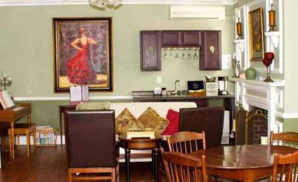 Фото Carisbrooke Inn