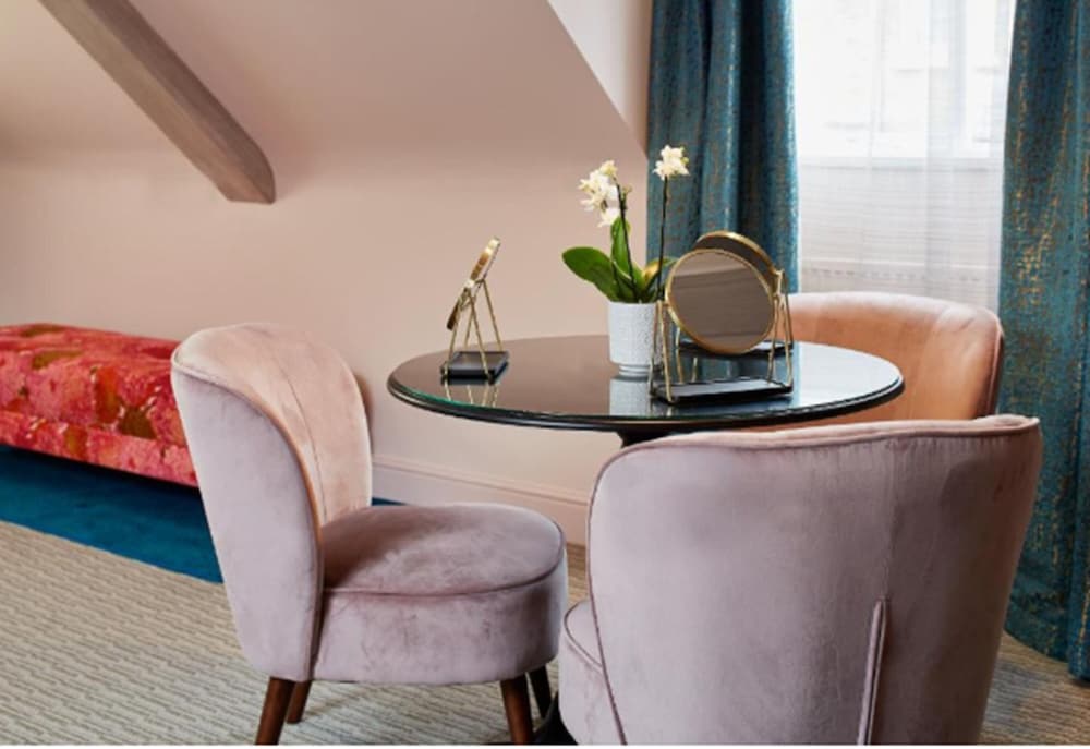 Фото Mandolay Hotel Guildford