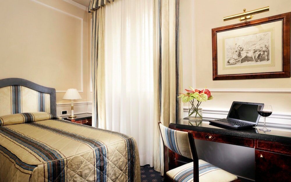 Фото Hotel De La Ville