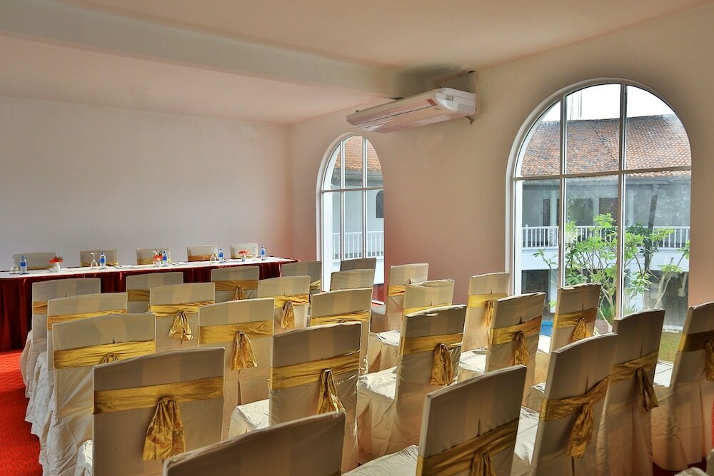 Фото Hibiscus Beach Hotel & Villas