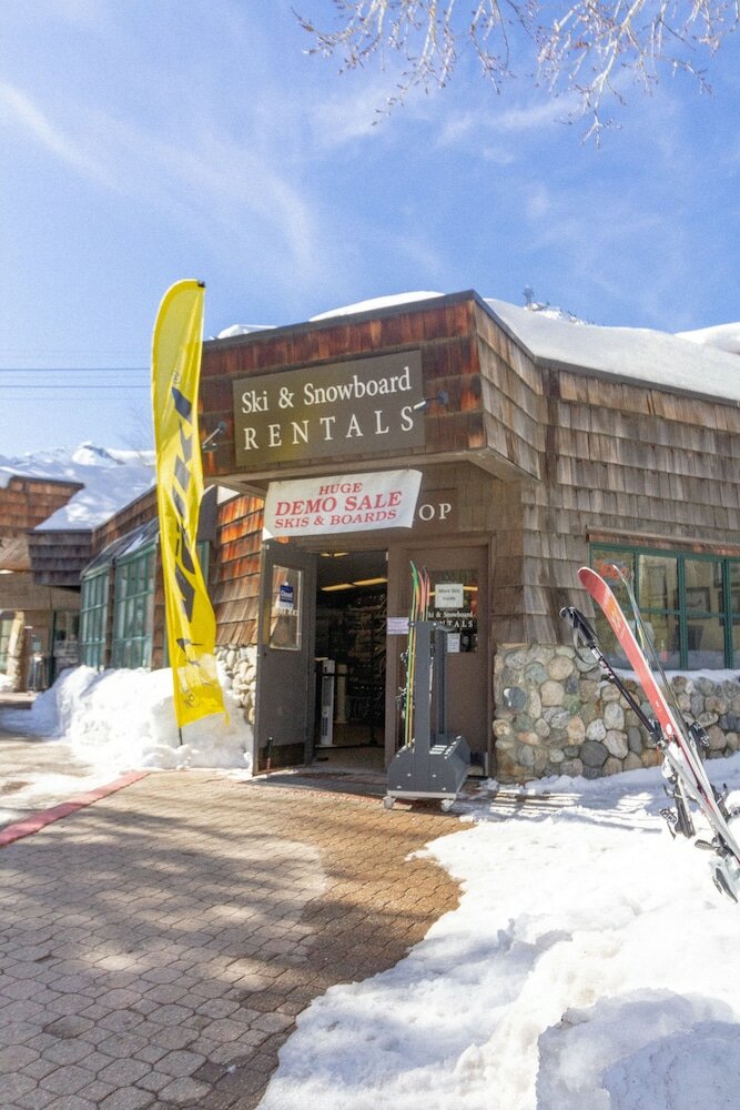 Фото The Village at Palisades Tahoe