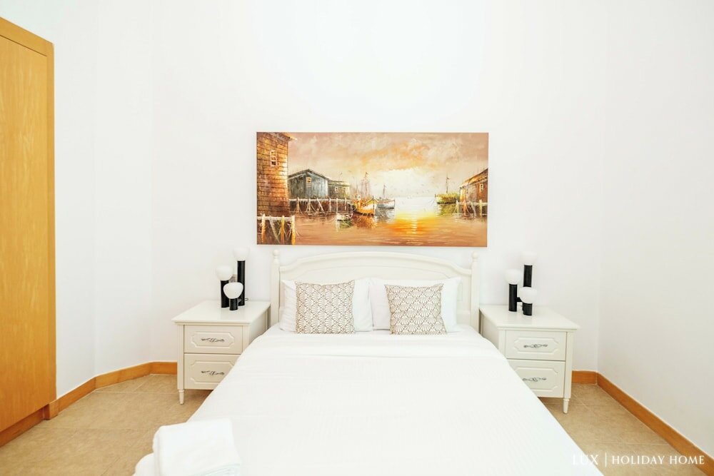 Фото Lux The Shoreline Penthouse Suite