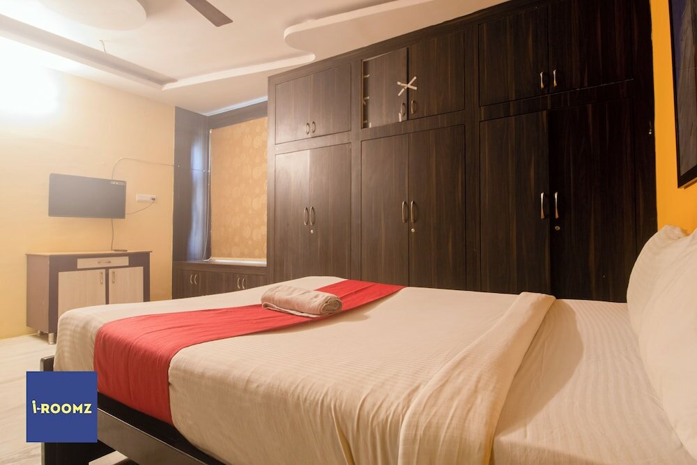 Фото IROOMZ Peaceful Stay Villa