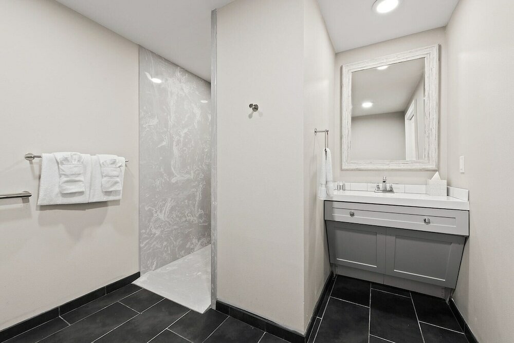 Фото Holy Angels Bywater Hotel and Residences