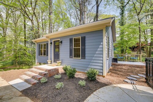 Гостиница Beautiful Raleigh Cottage Rental: 5 Mi to Downtown в Роли