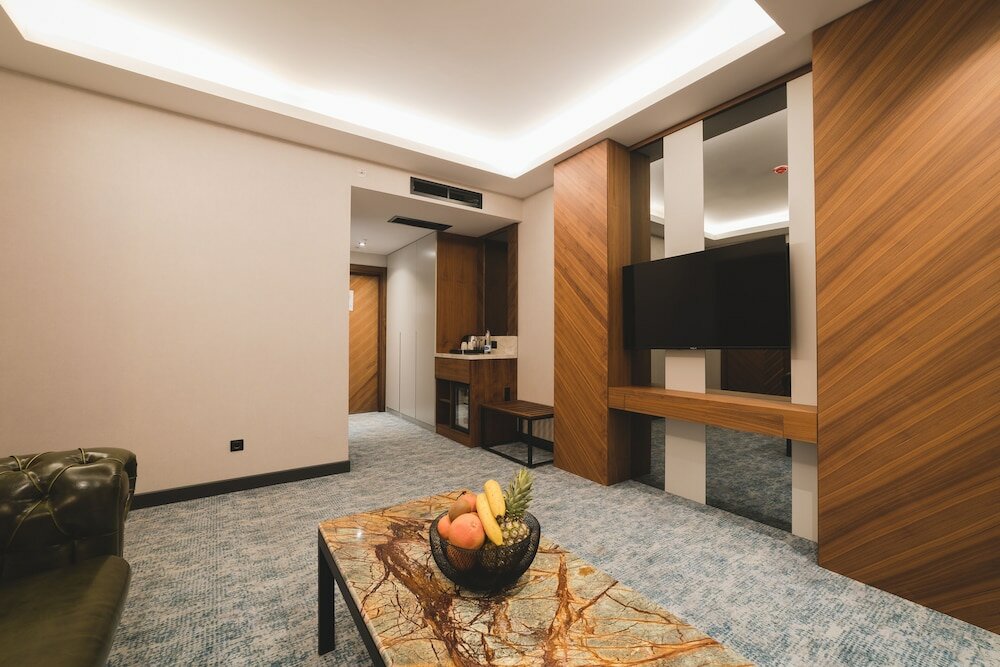 Фото Bristol Hotel