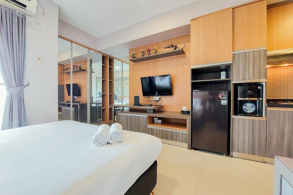 Hotel Minimalist Studio Apartment at Atria Residences with Pool View, Earth, photo