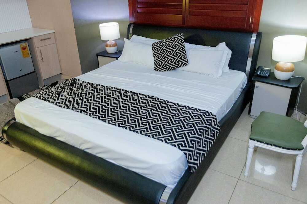 Фото The OutBack Hotel