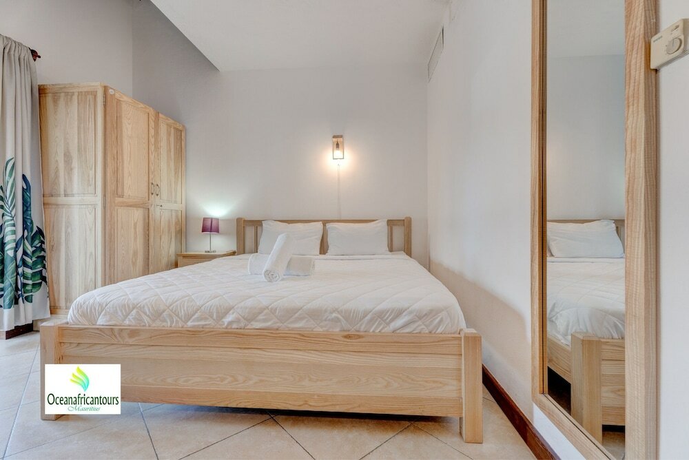 Фото Sunset Boulevard Beachfront Apartment