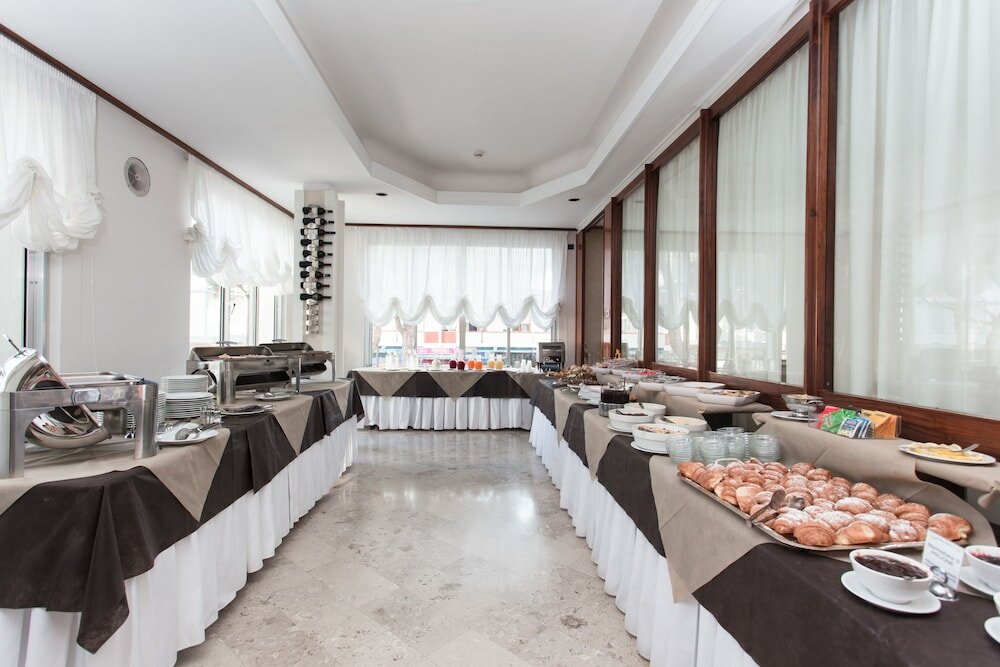 Фото Hotel Esplanade