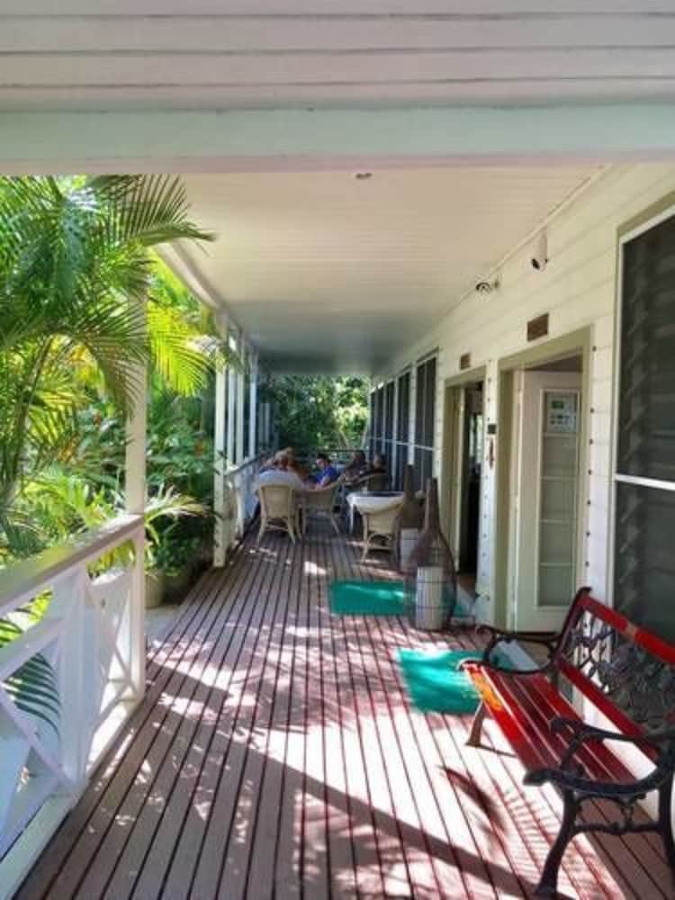 Фото Waterfront Lodge