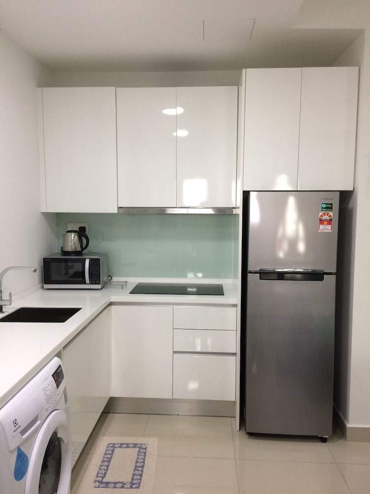 Фото City Living with Panoramic Sea Views at Danga Bay