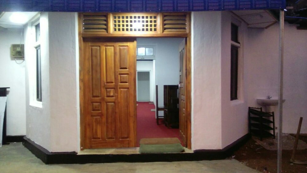 Фото East Mount Villa