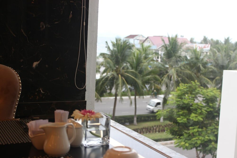 Фото Monarque Hotel