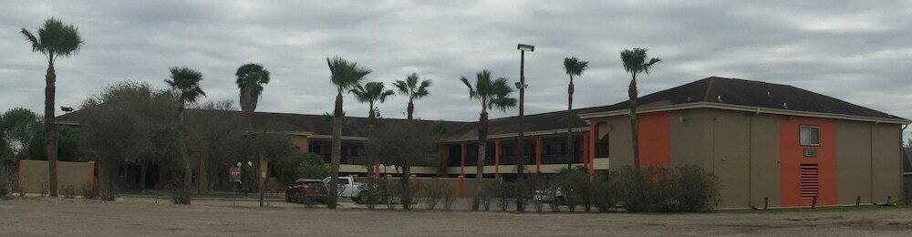 Фото Texas Inn and Suites City Center at University Dr