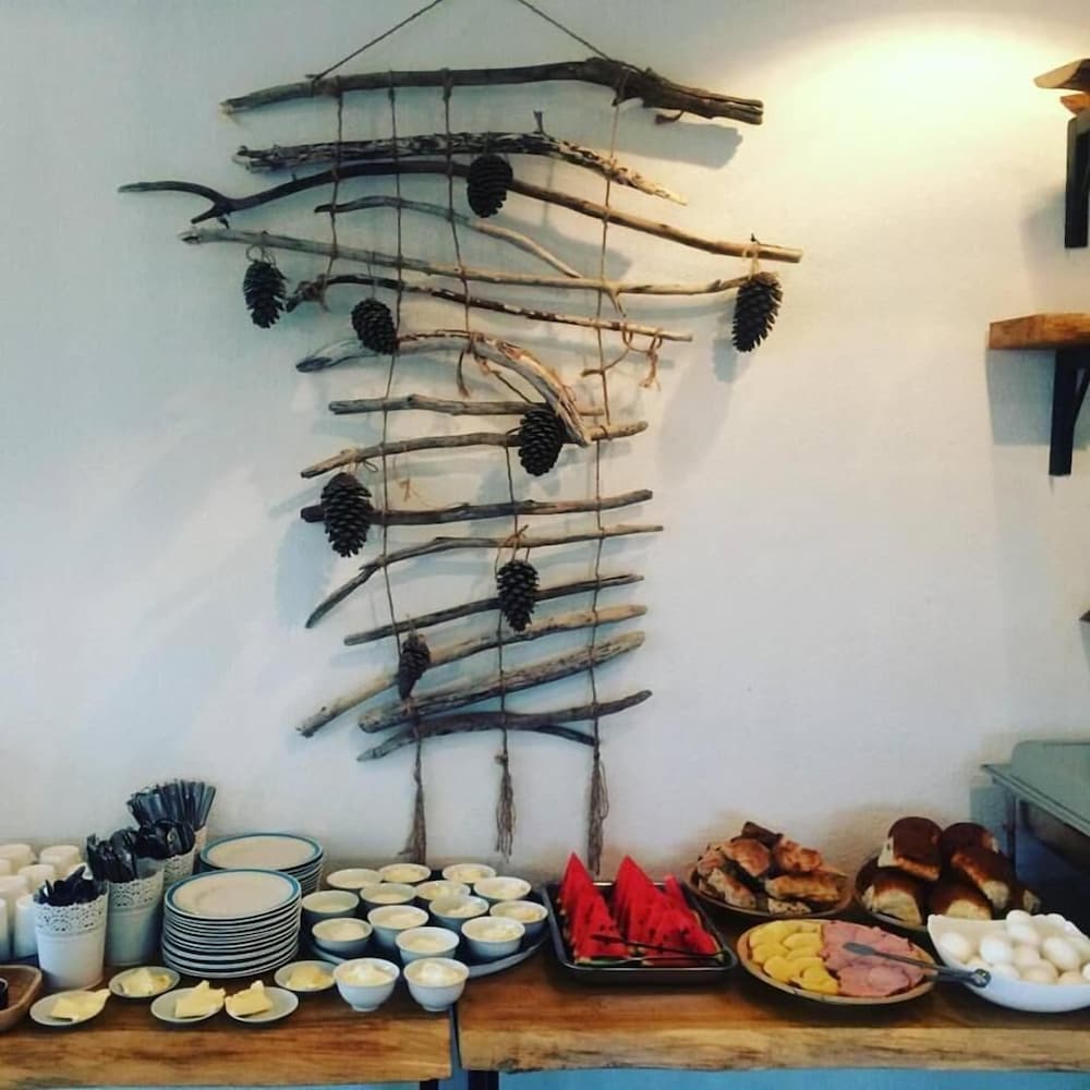 Фото Simple Pleasures Hotel