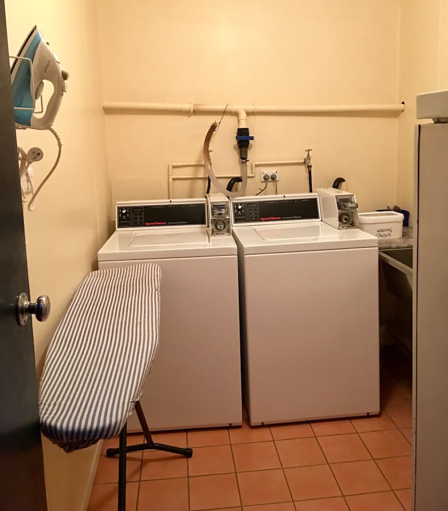 Фото The Polynesian Apartments