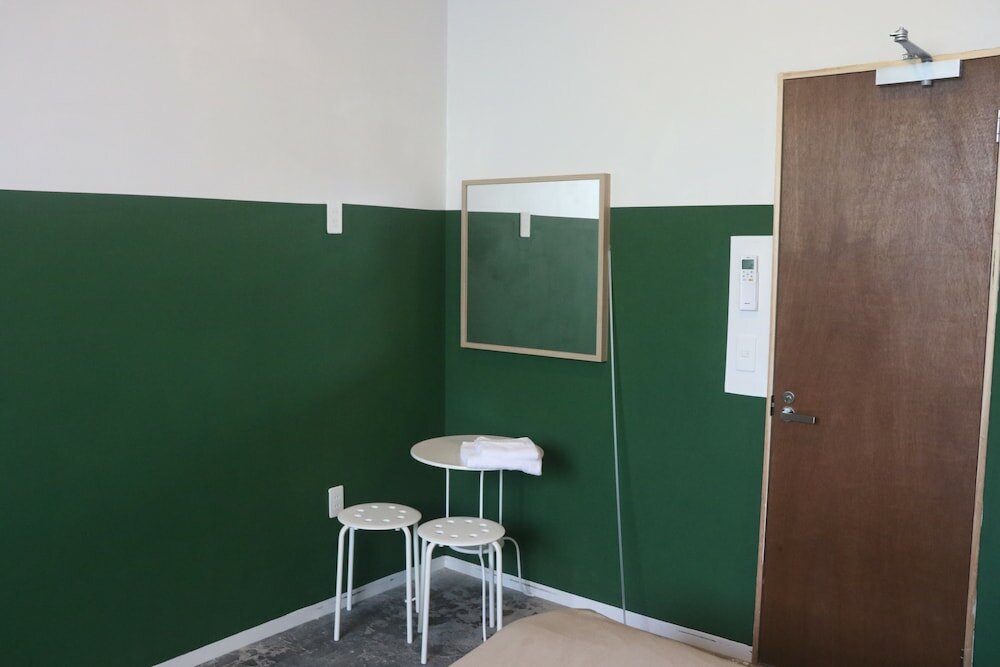 Фото Fan Aburatsu Sports Bar & Hostel