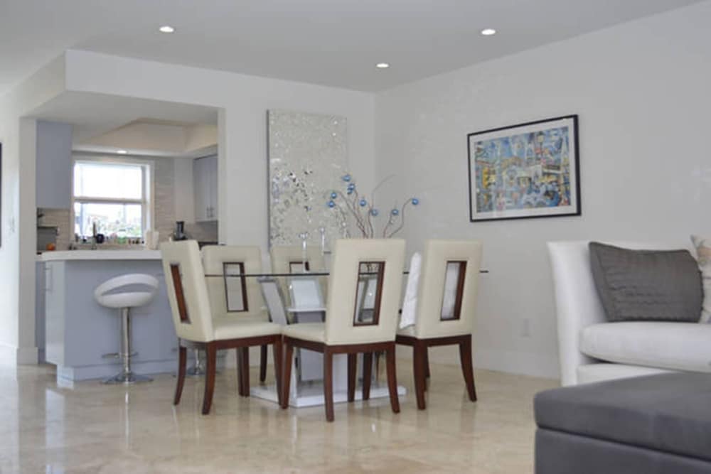 Фото 2 Bedroom Homes in North Miami by Tmg