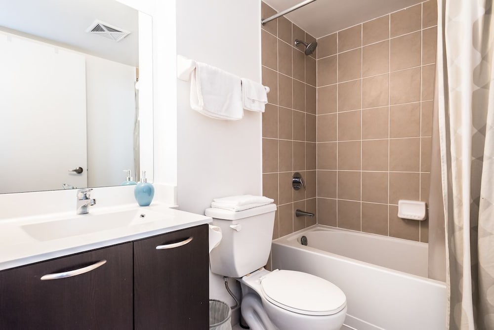 Фото Life Suites Rogers Centre