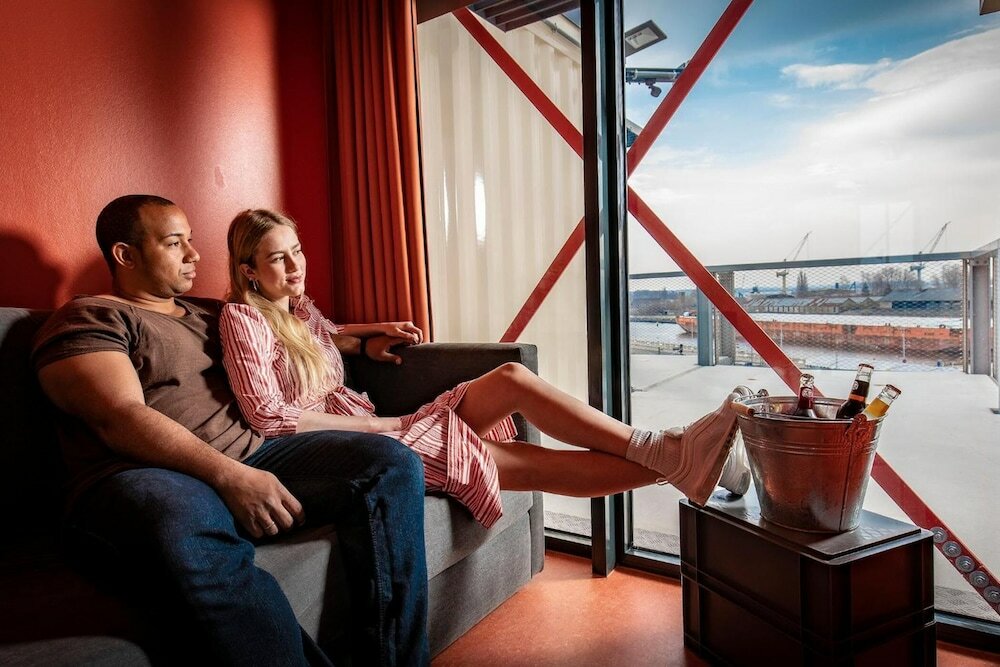 Фото Dock Inn Hostel Warnemünde