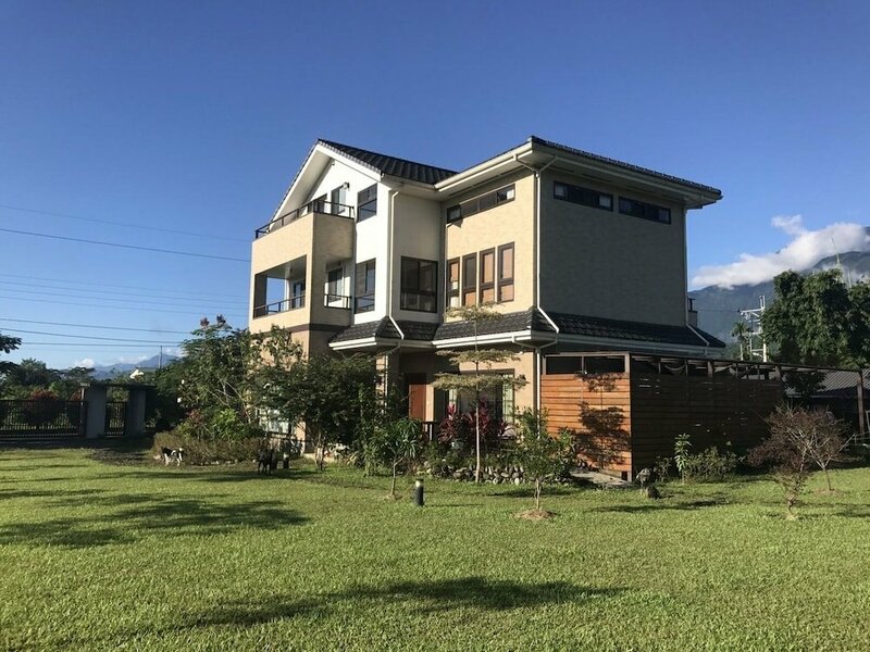 Гостиница Celine's B&b