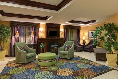 Гостиница Holiday Inn Express & Suites Tower Center New Brunswick в Нью Брансуике