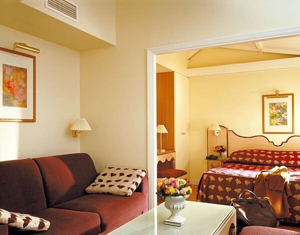 Фото Unic Renoir Saint-Germain