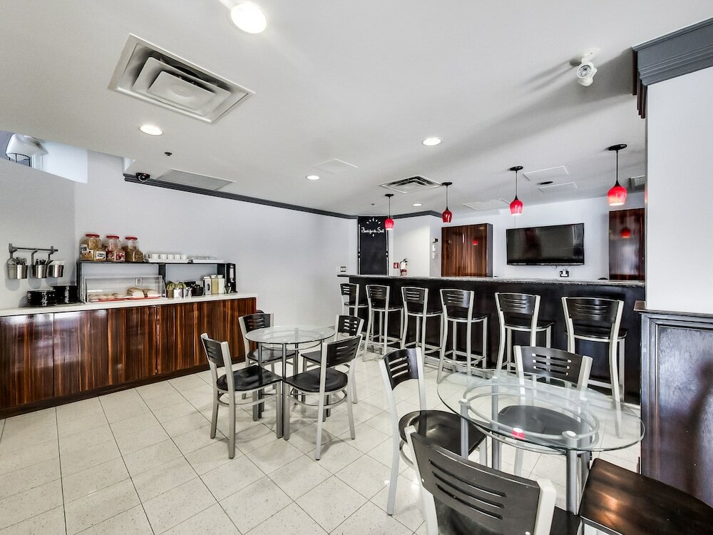 Фото Isabella Hotel and Suites