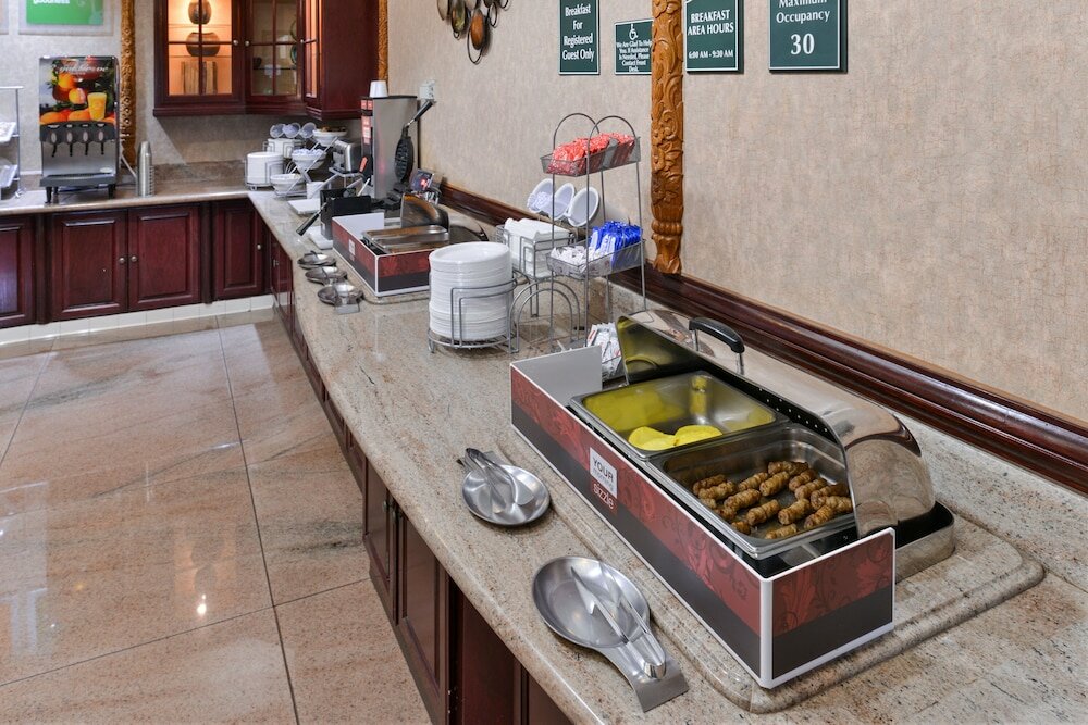 Фото Citrus Suites Redlands Loma Linda