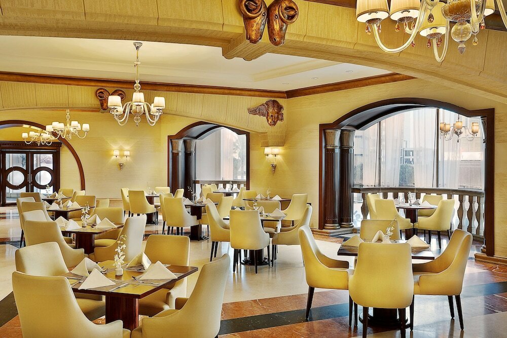 Фото Hilton Beirut Habtoor Grand