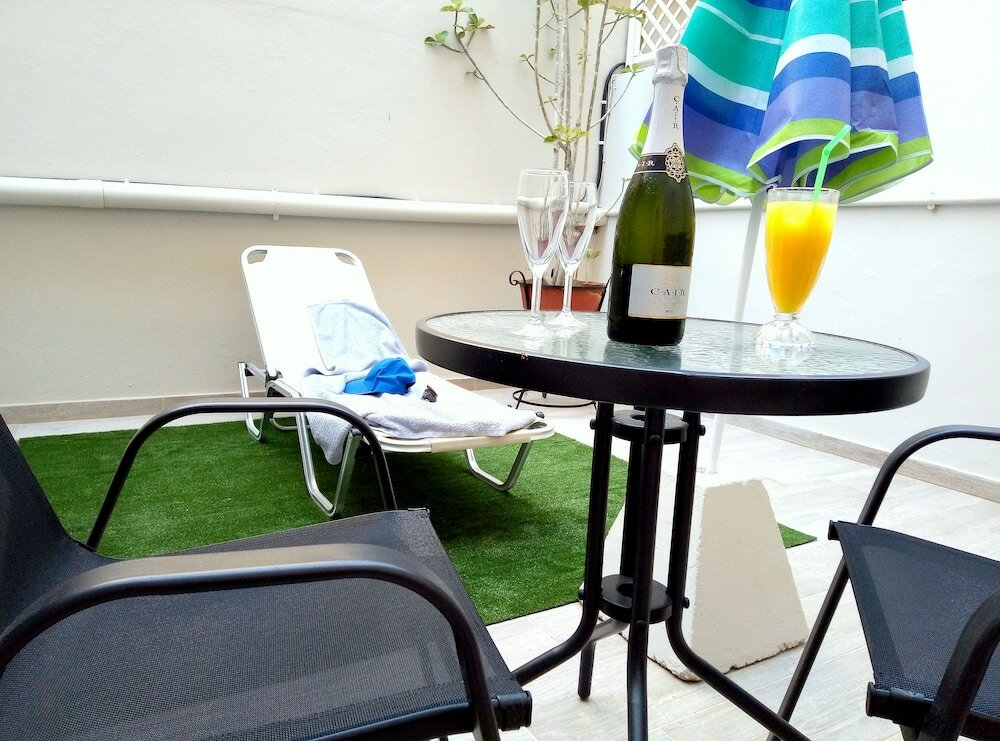 Фото Caravel Apartment Hotel