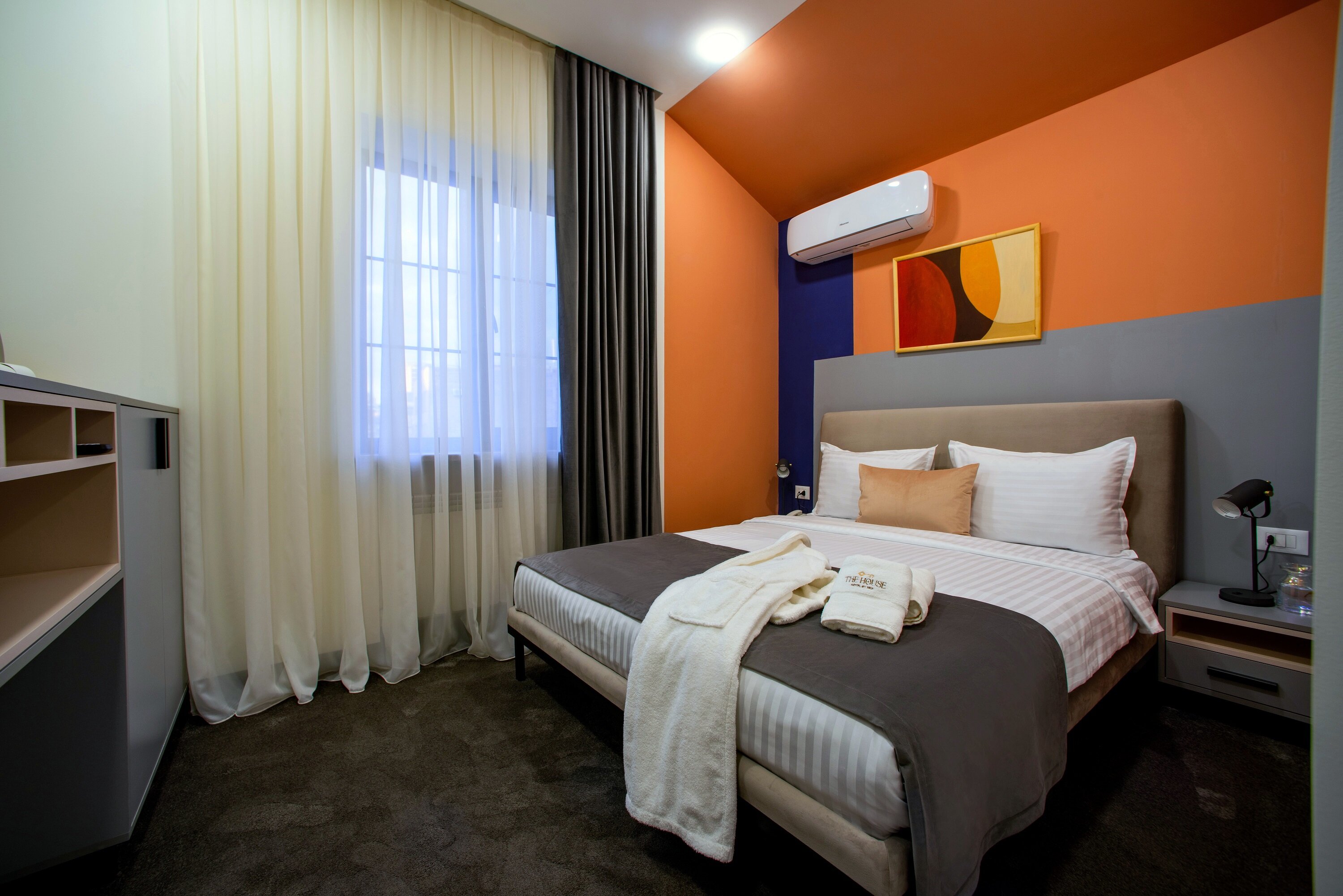 Фото The House Hotel