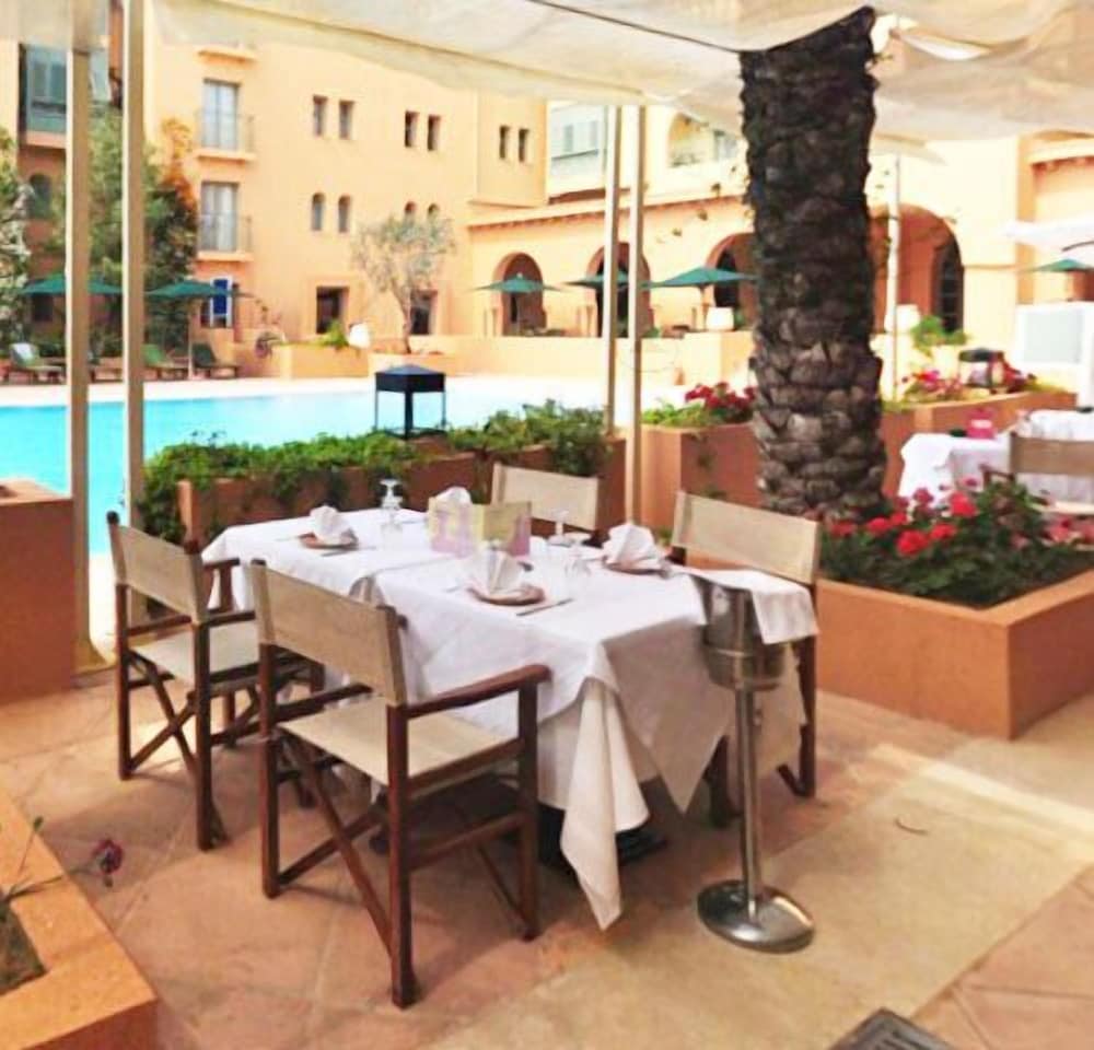 Фото Alhambra Thalasso Hotel