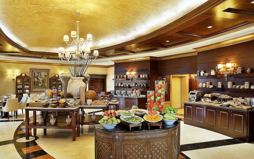 Фото Hilton Beirut Habtoor Grand