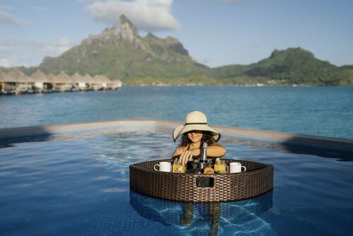 Гостиница The St. Regis Bora Bora Resort во Французской Полинезии
