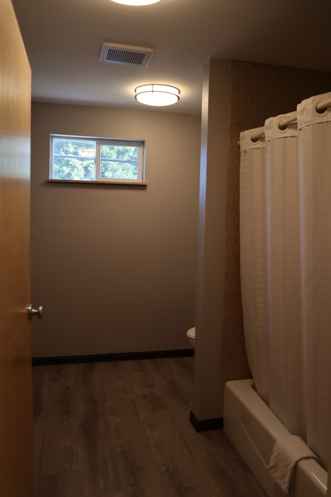 Фото Express Inn & Suites