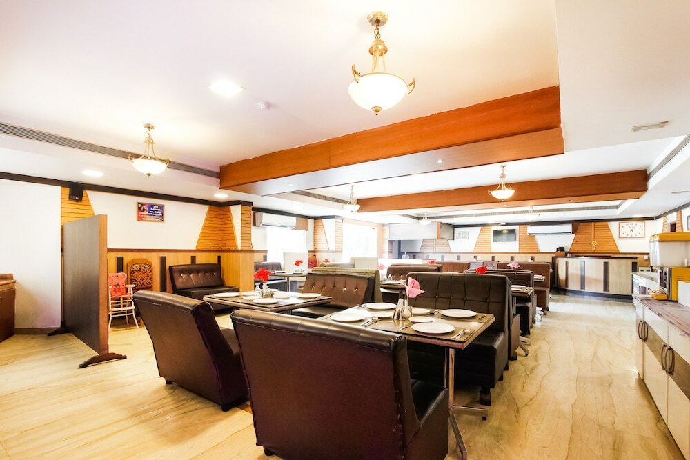 Фото Capital O 61144 Hotel Raj