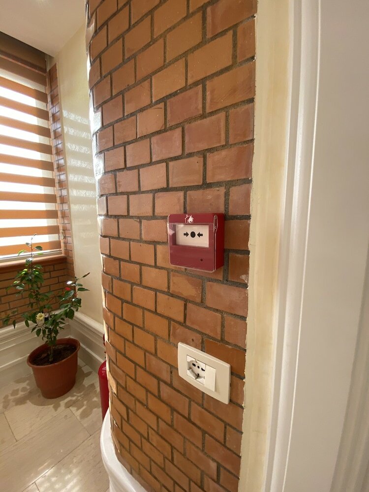 Фото The Red Bricks Hotel