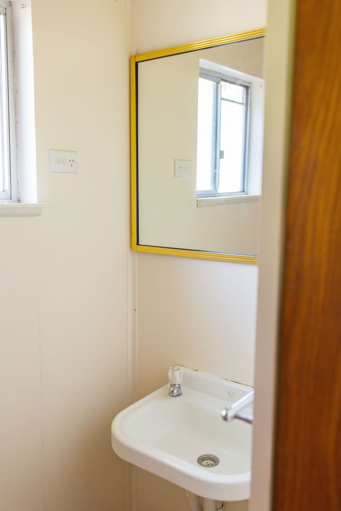 Фото Wonboyn Cabins & Caravan Park