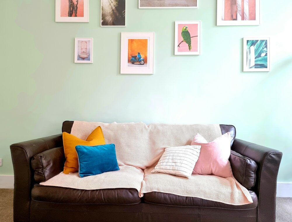 Фото Vibrant Spacious Apartment In West End