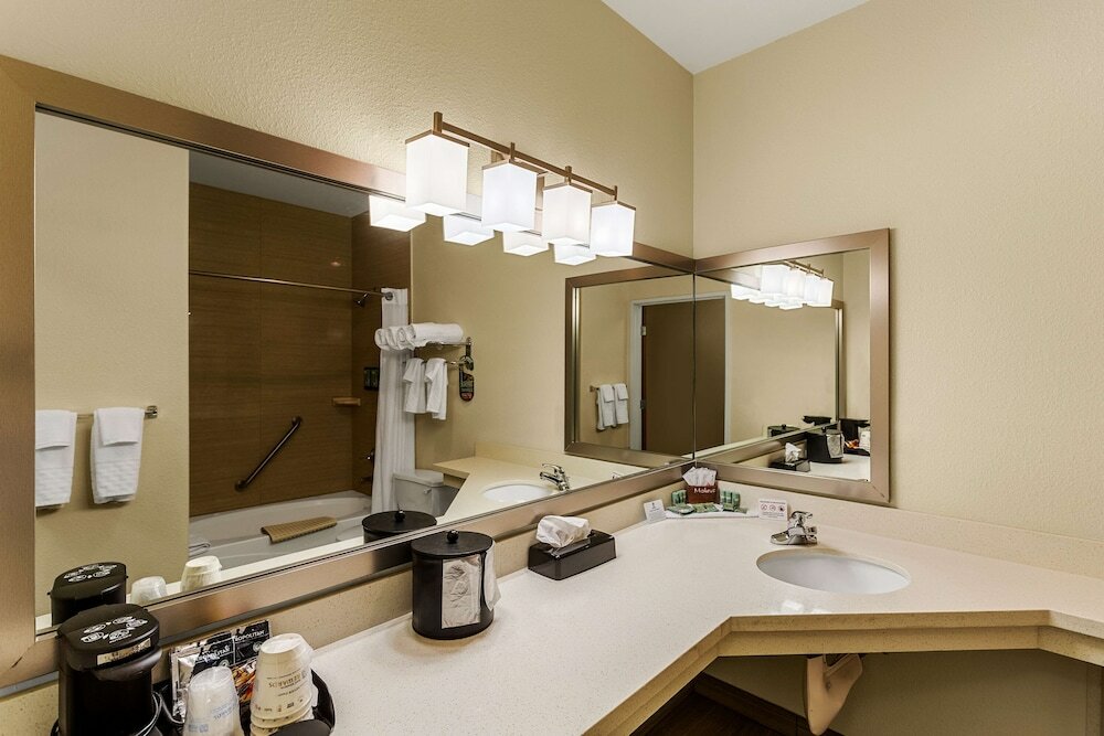 Фото Best Western Rose Quartz Inn