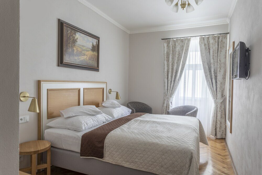 Фото Hotel At the Golden Scissors