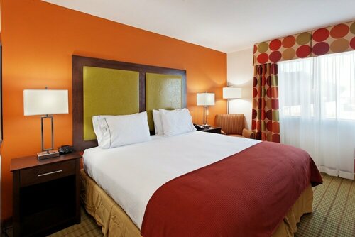 Гостиница Holiday Inn Express & Suites Florence Northeast