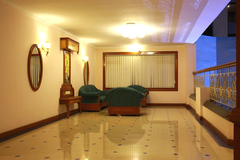 Фото Hotel Kanoos Residency